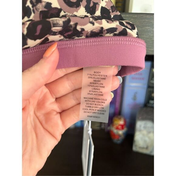 NWT Johnny Was Calme Endurance Cross Back Sports Bra II In Mauve Leopard Medium - Picture 5 of 6